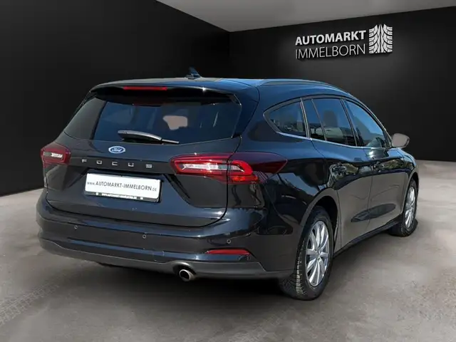 Ford Focus view 9