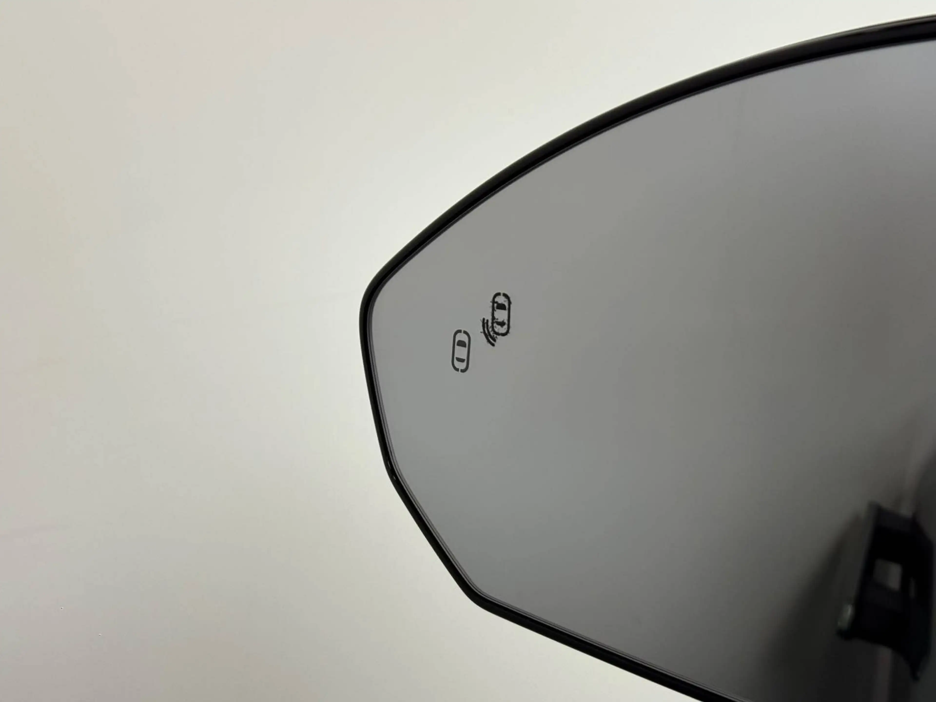 Lynk & Co 08 PHEV More *PANO*AMBIENT LED*360CAM* — photo 6