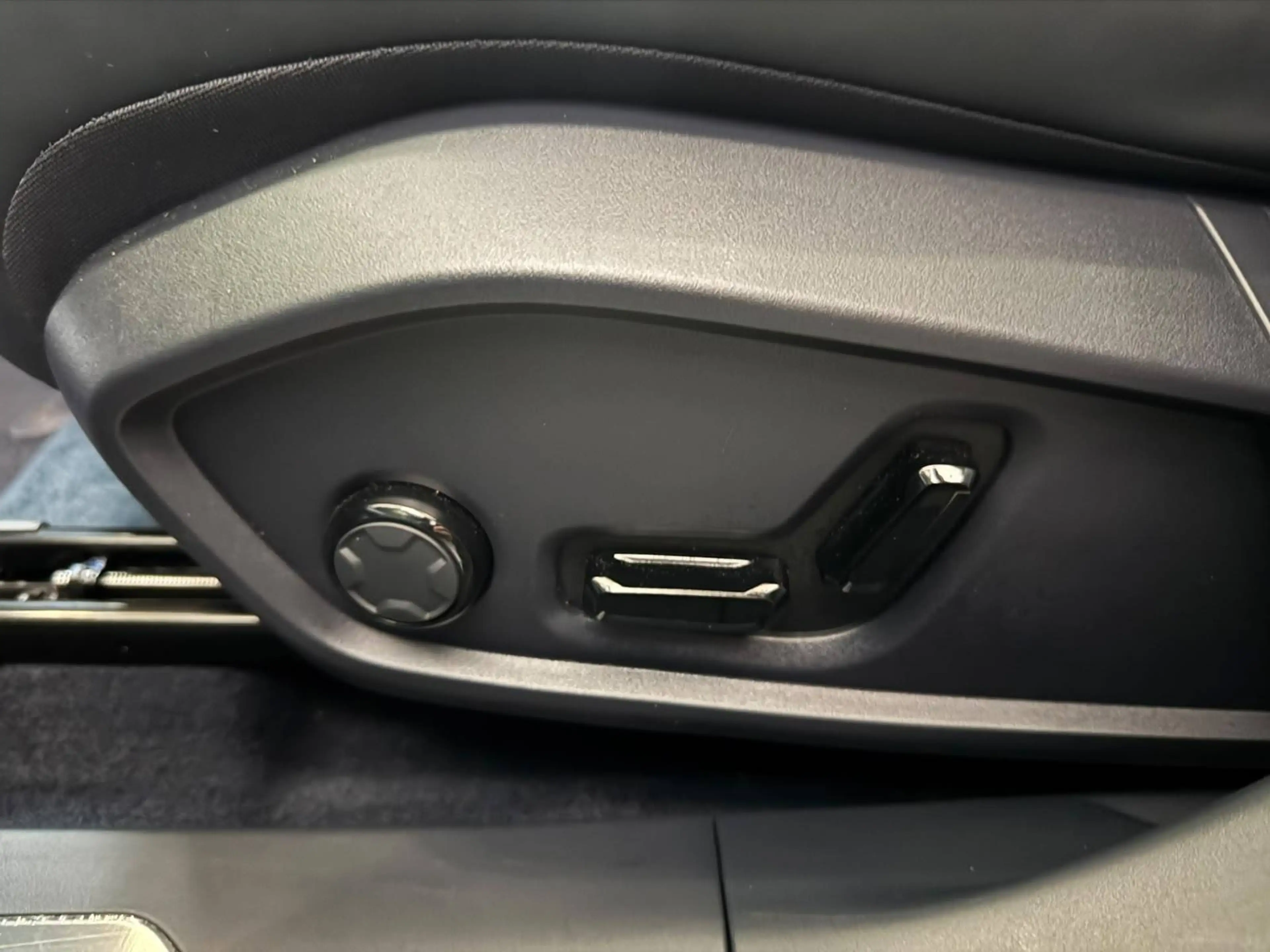 Lynk & Co 08 PHEV More *PANO*AMBIENT LED*360CAM* — photo 7