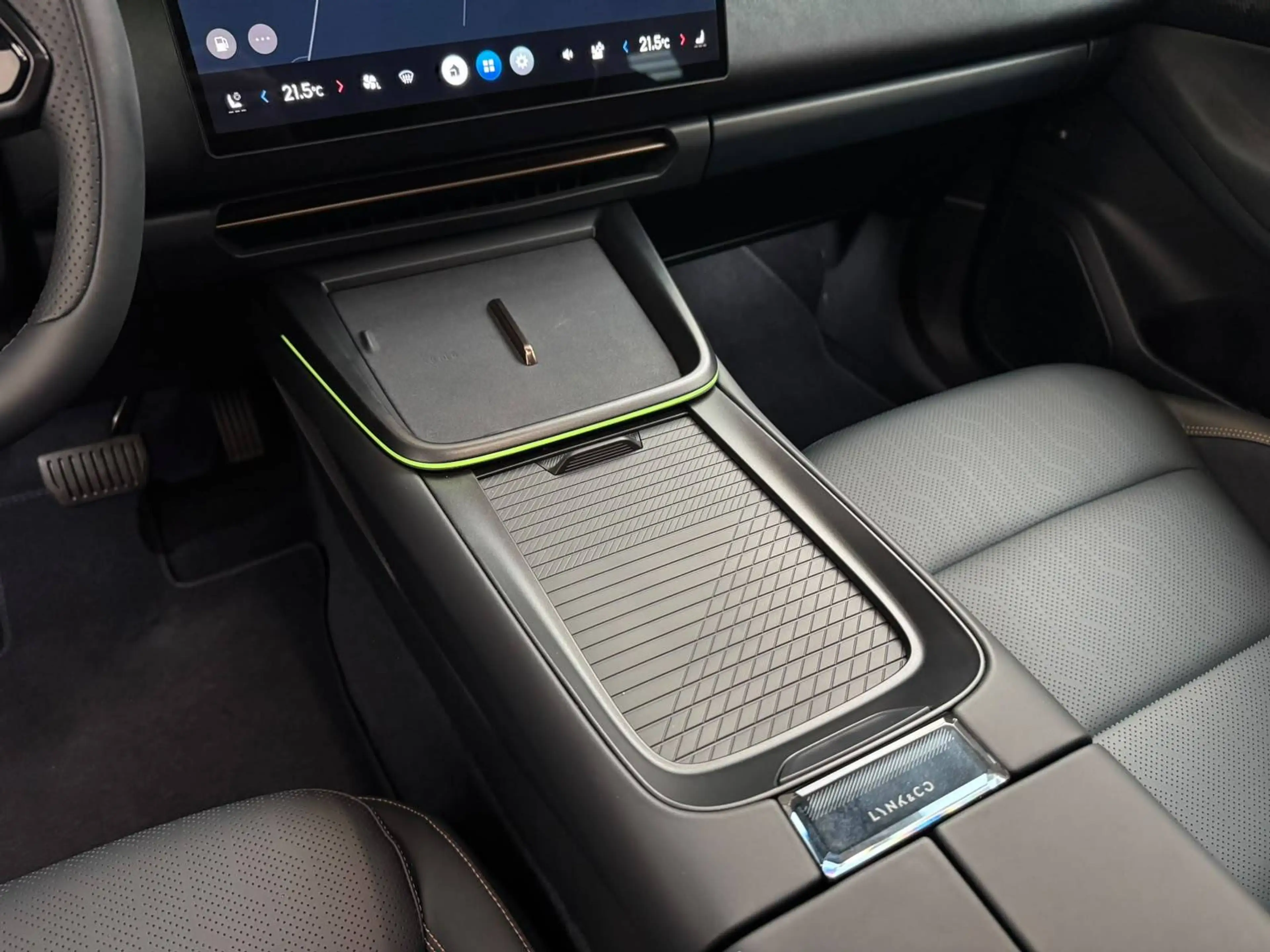 Lynk & Co 08 PHEV More *PANO*AMBIENT LED*360CAM* — photo 11