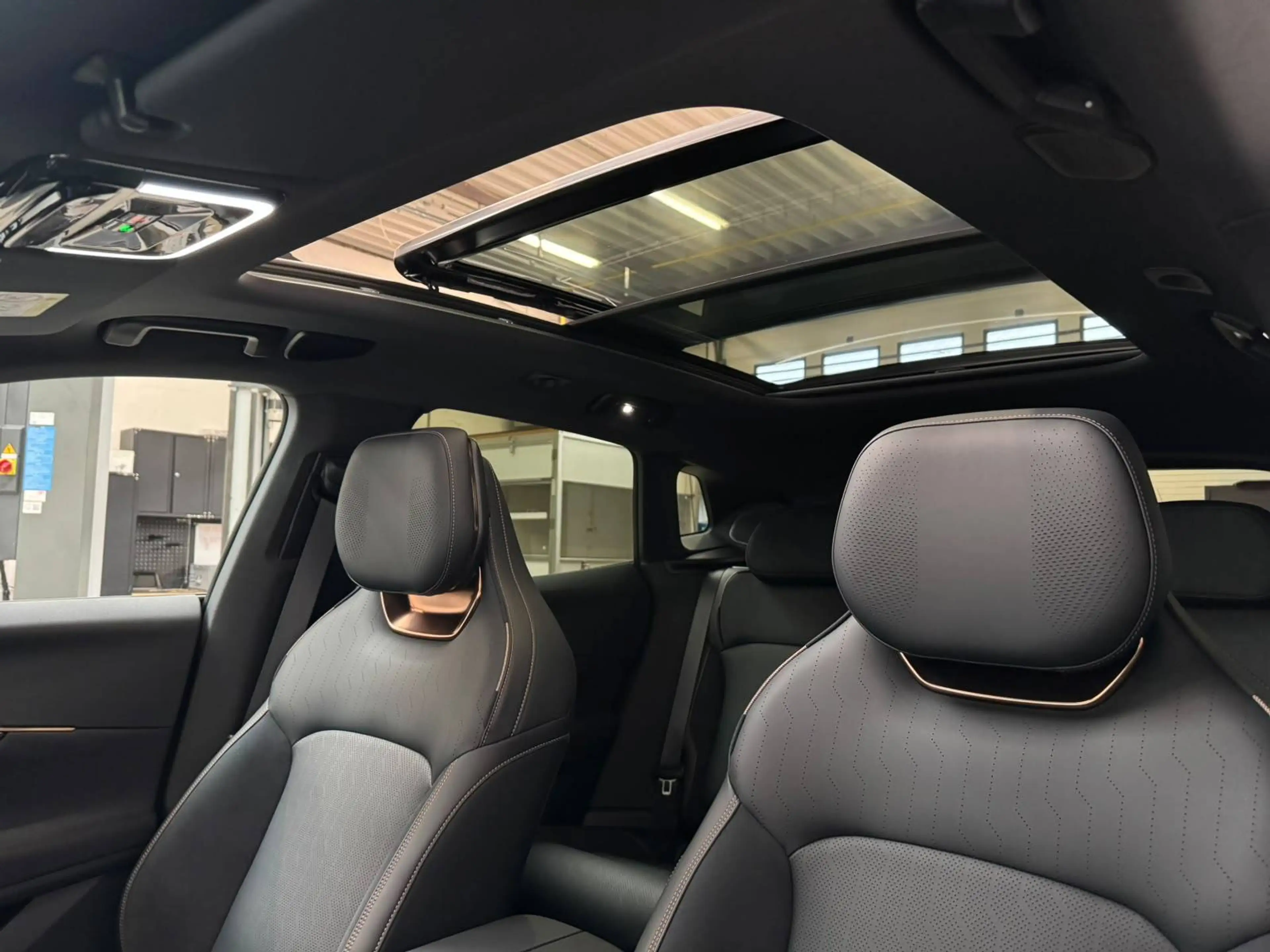 Lynk & Co 08 PHEV More *PANO*AMBIENT LED*360CAM* — photo 4