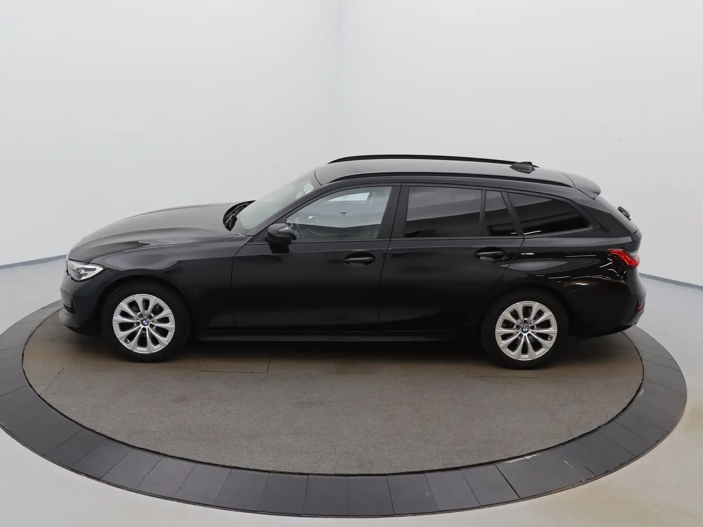 BMW 316 3 Touring 316dA MHEV Business LEDER/CUIR LED GPS P Zwart - 2