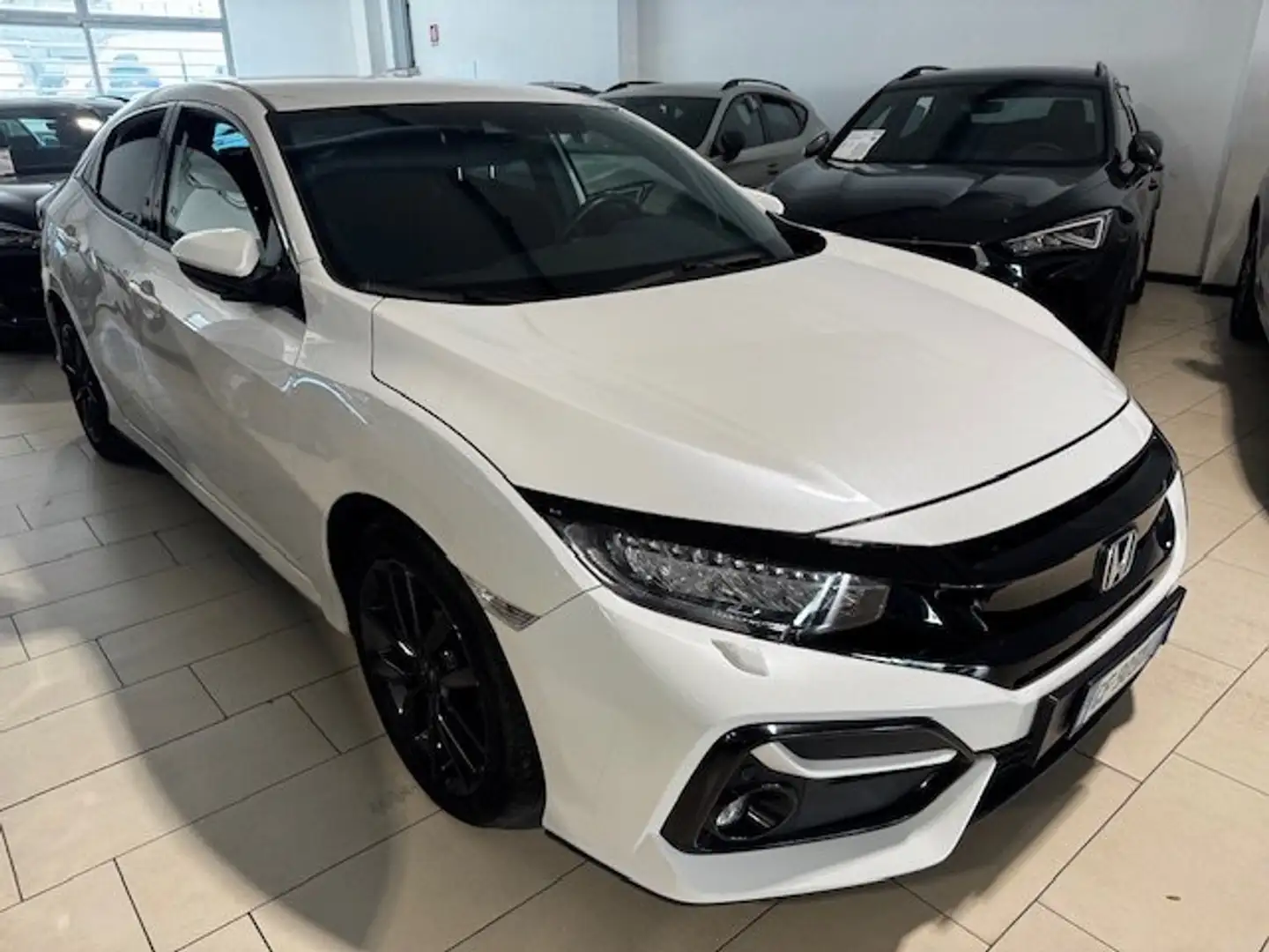 Honda Civic 5p 1.0 t Elegance Navi my20 Bílá - 1