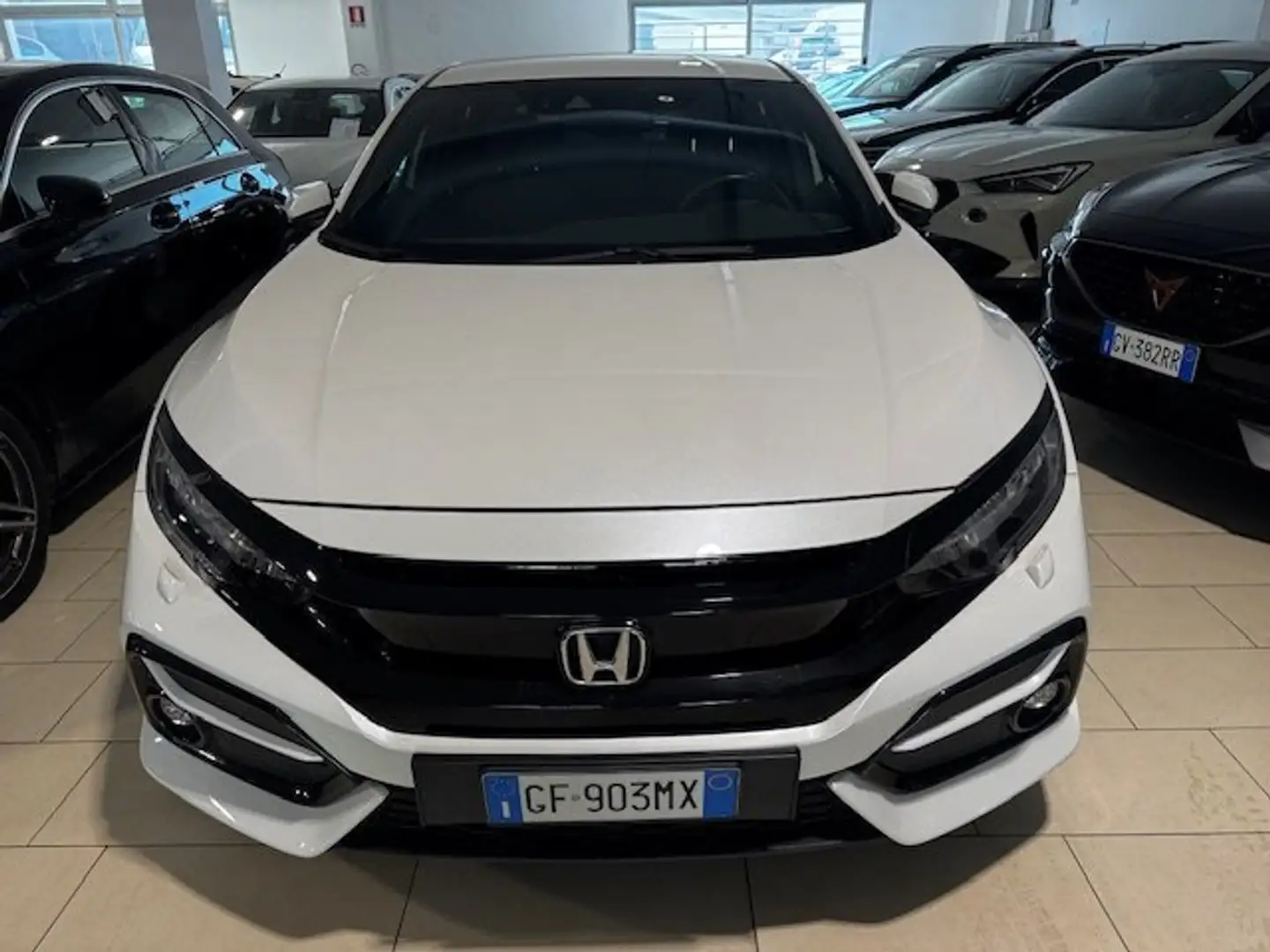 Honda Civic 5p 1.0 t Elegance Navi my20 Bílá - 2