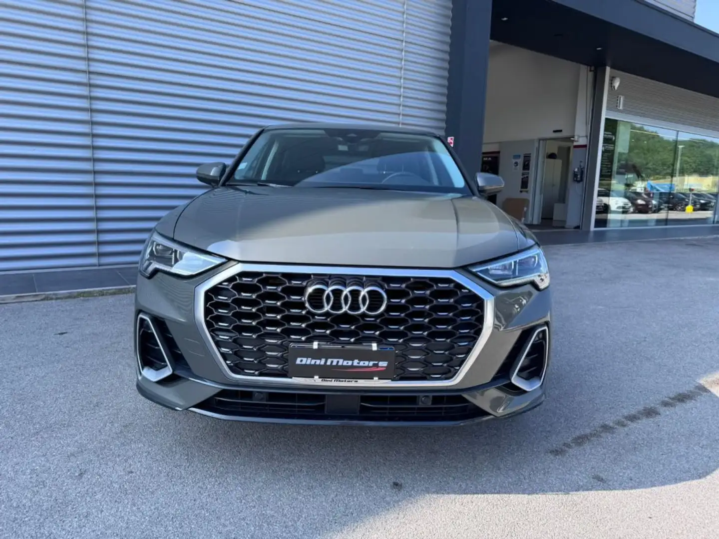 Audi Q3 SPB 35 TFSI S tronic S line edition s-line Grigio - 2