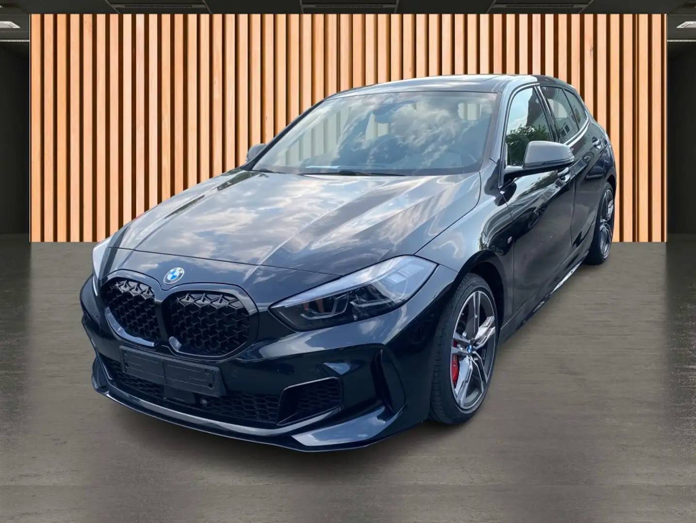BMW 135 i xDrive*Cockpit Prof*HarmanKardon*Pano*ACC Schwarz - 2