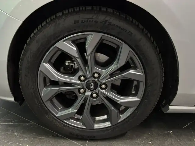 Ford Focus view 14