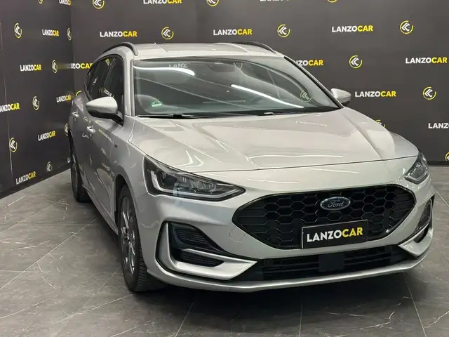 Ford Focus view 3