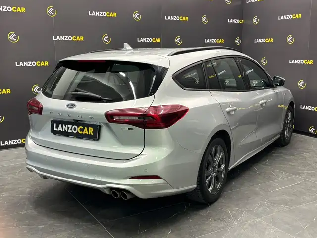 Ford Focus view 4