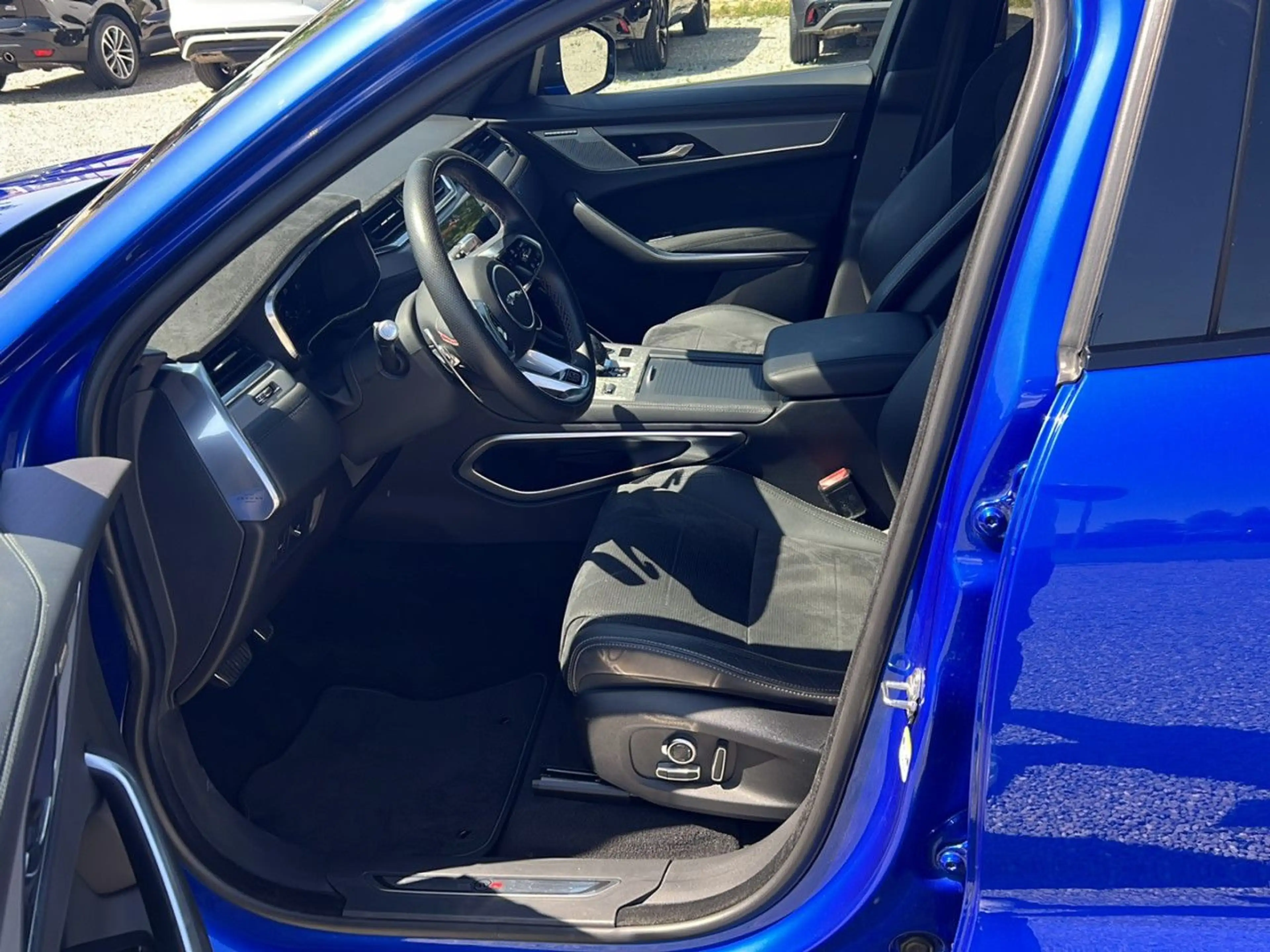 Jaguar F-Pace P550 AWD SVR — photo 8