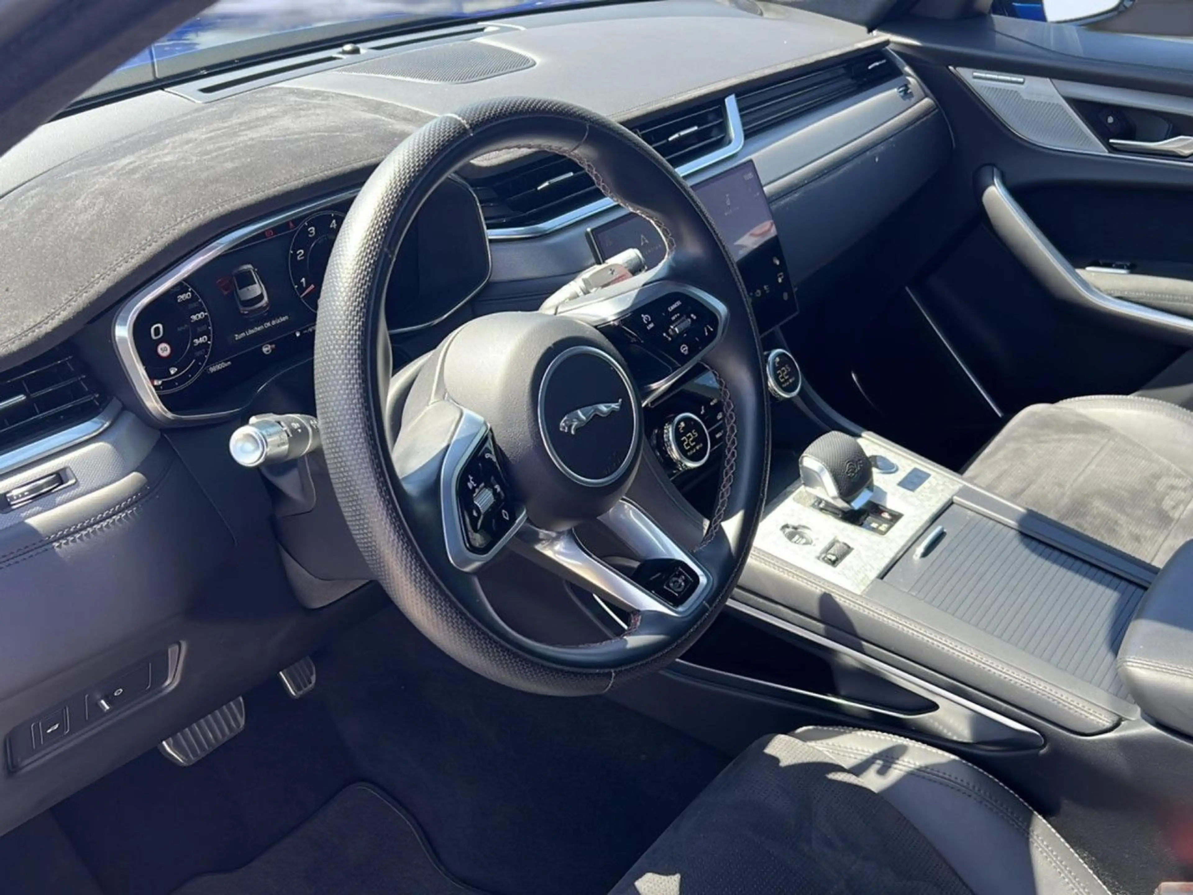 Jaguar F-Pace P550 AWD SVR — photo 10