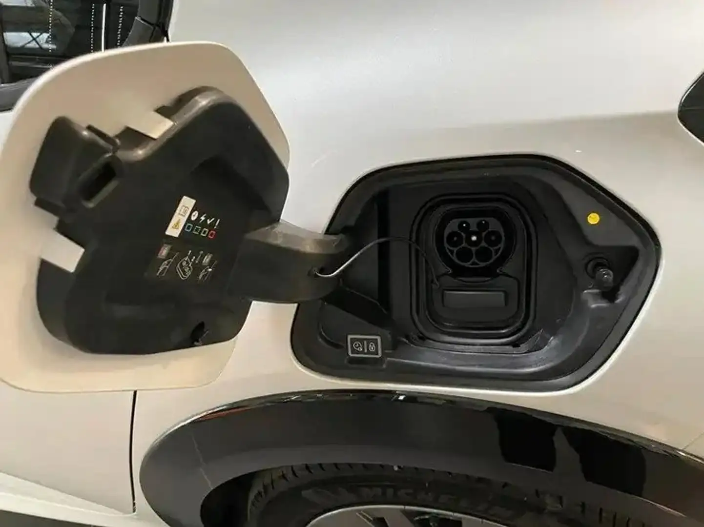 Peugeot e-208 208 Elektromotor 136 Allure Weiß - 2