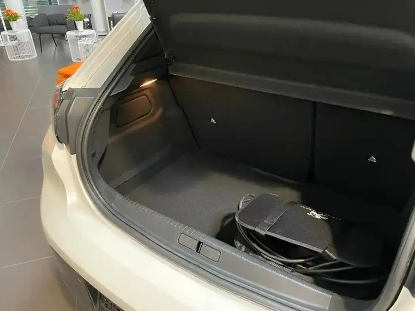 Peugeot e-208 208 Elektromotor 136 Allure Weiß - 1