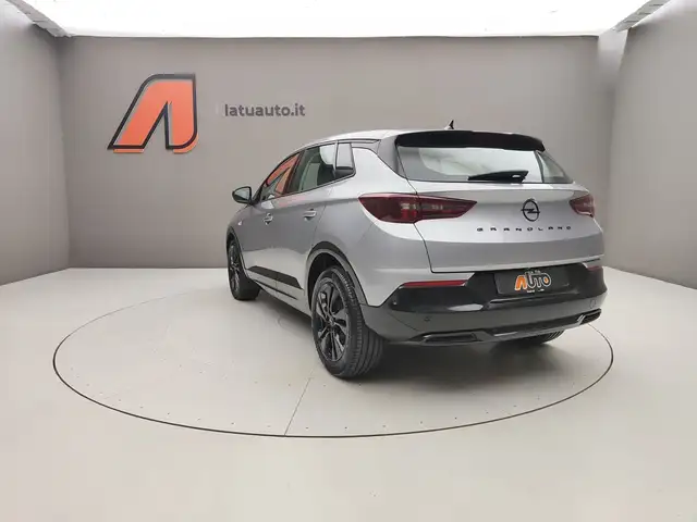 Opel Grandland view 5