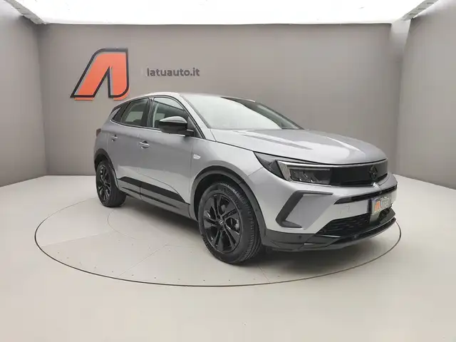 Opel Grandland view 3