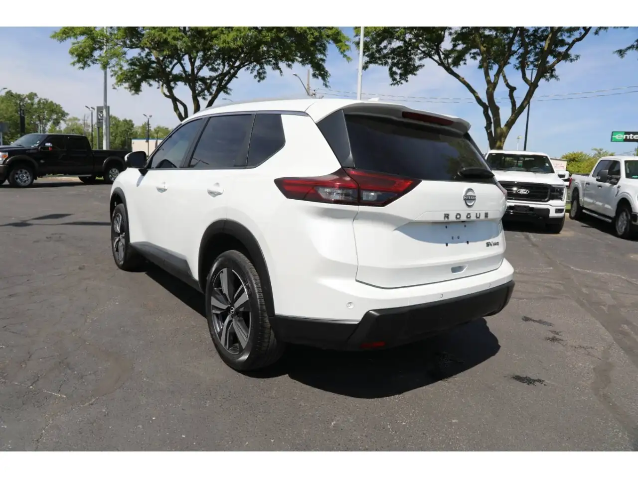 Nissan Rogue fotografie Nissan Rogue