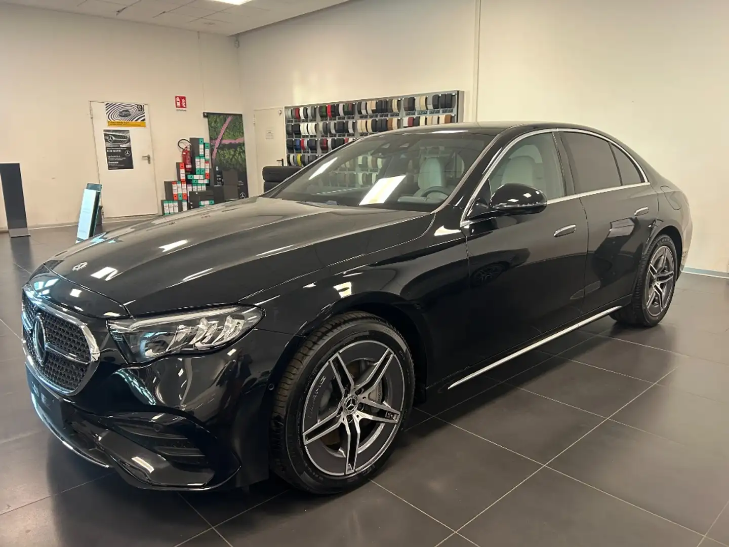 Mercedes-Benz E 300 de 4MATIC Plug-in hybrid Fekete - 1
