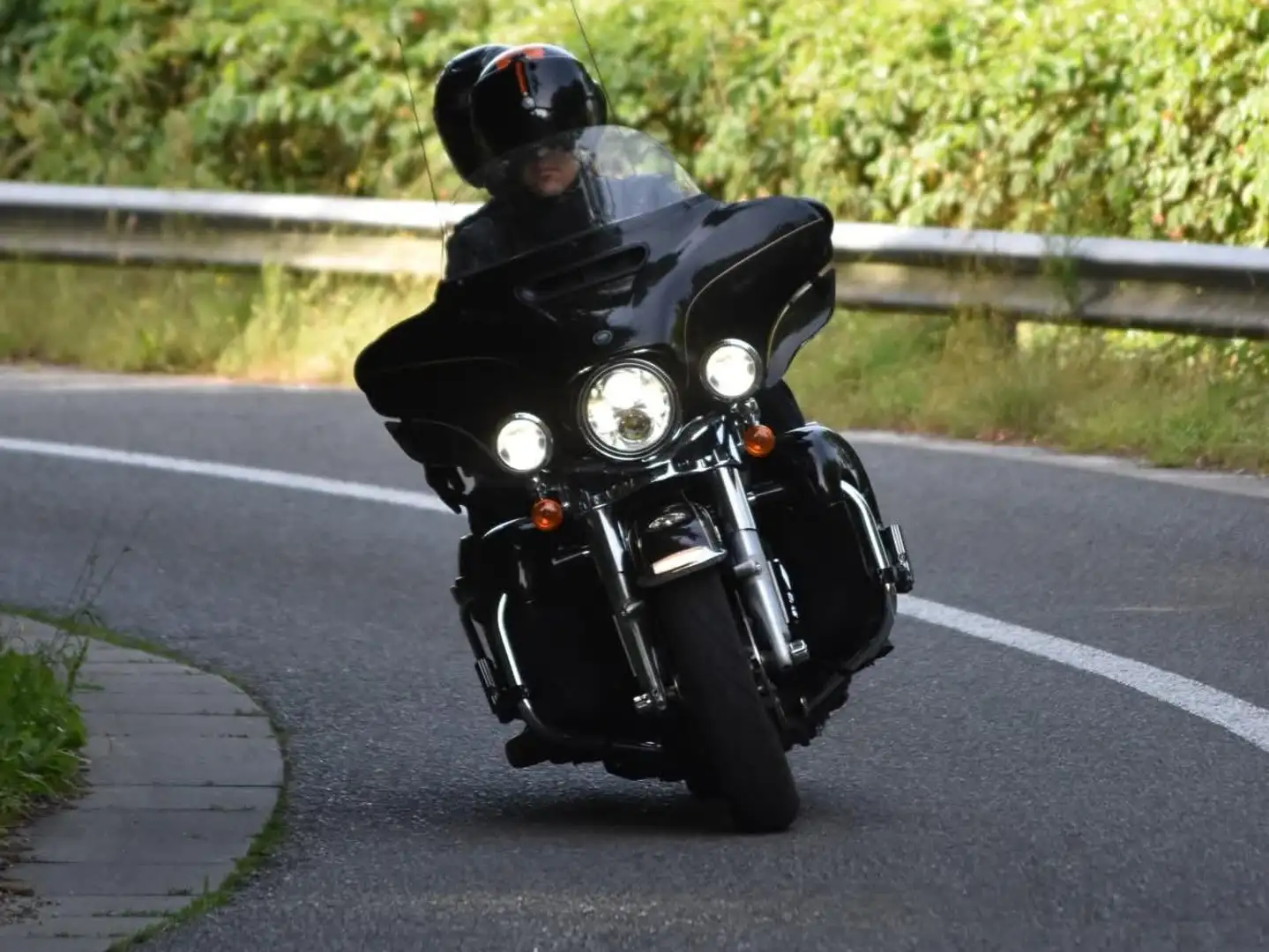 Harley-Davidson Ultra Limited FLHTK 1690cc noir perlé Černá - 1