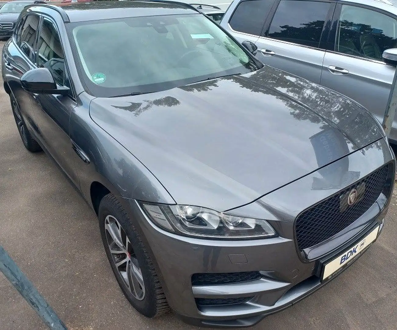 Jaguar F-Pace 25D AWD Klima SHZ Navi Leder Xenon LMF19" Beige - 2