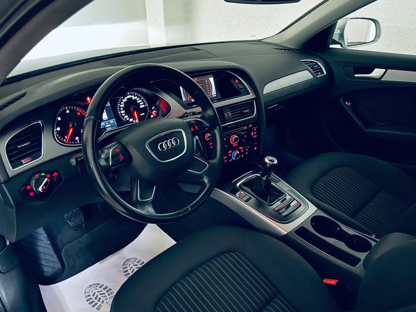 Audi A4 Avant Ambiente 2.0 TDI Plateado - 2