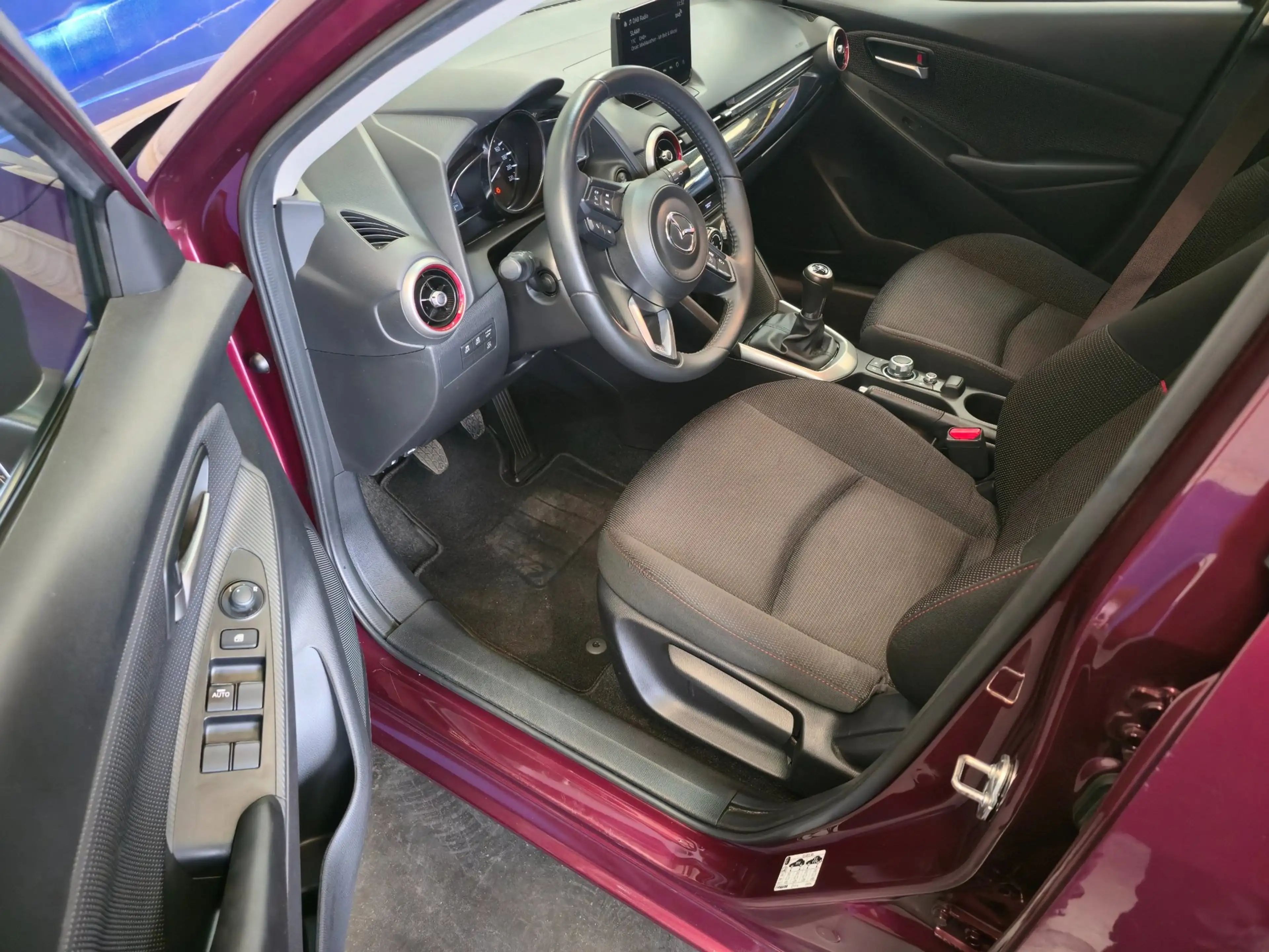 Mazda 2 1.5 Skyactiv-G Luxury — photo 5