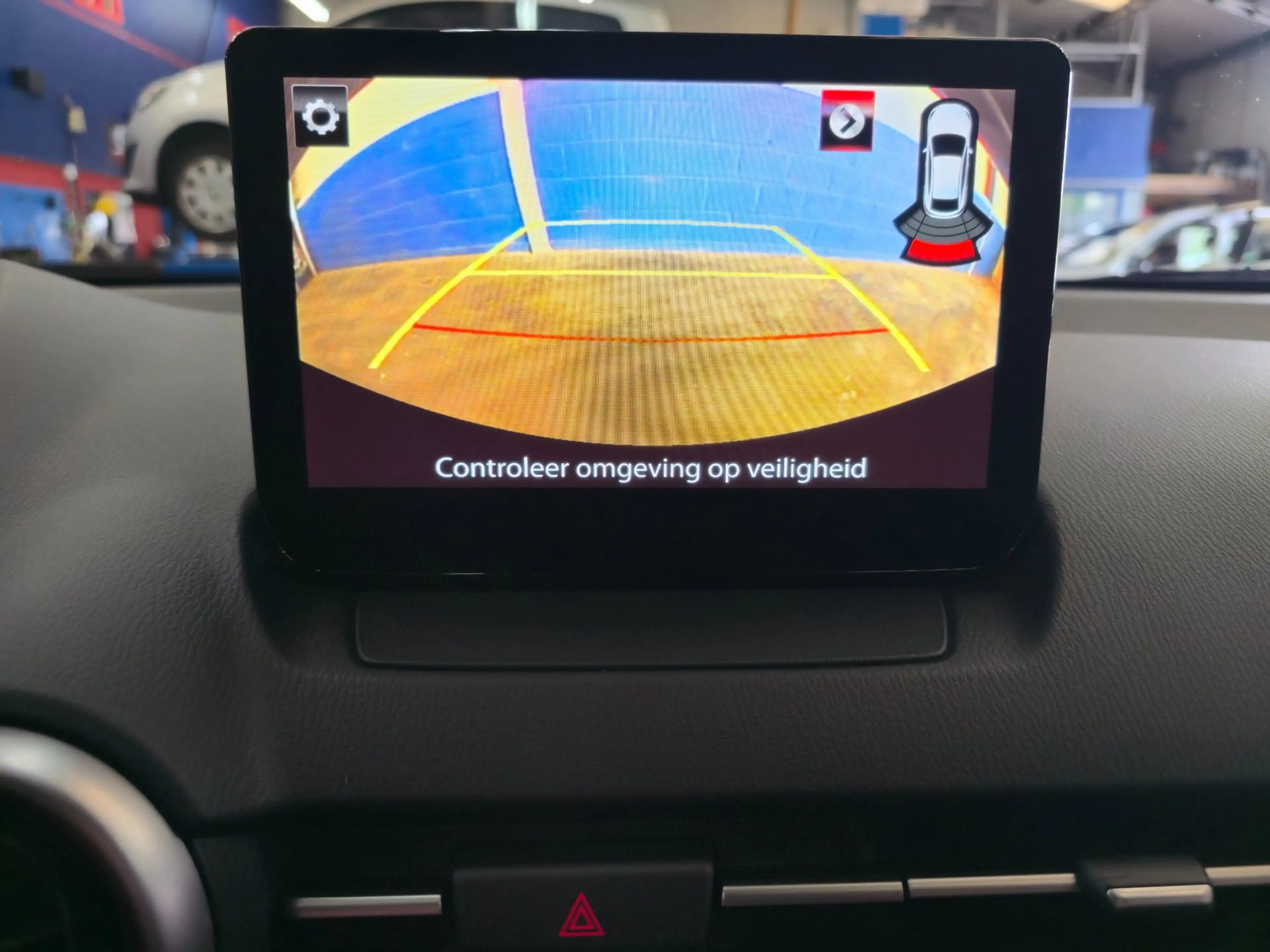 Mazda 2 1.5 Skyactiv-G Luxury — photo 12
