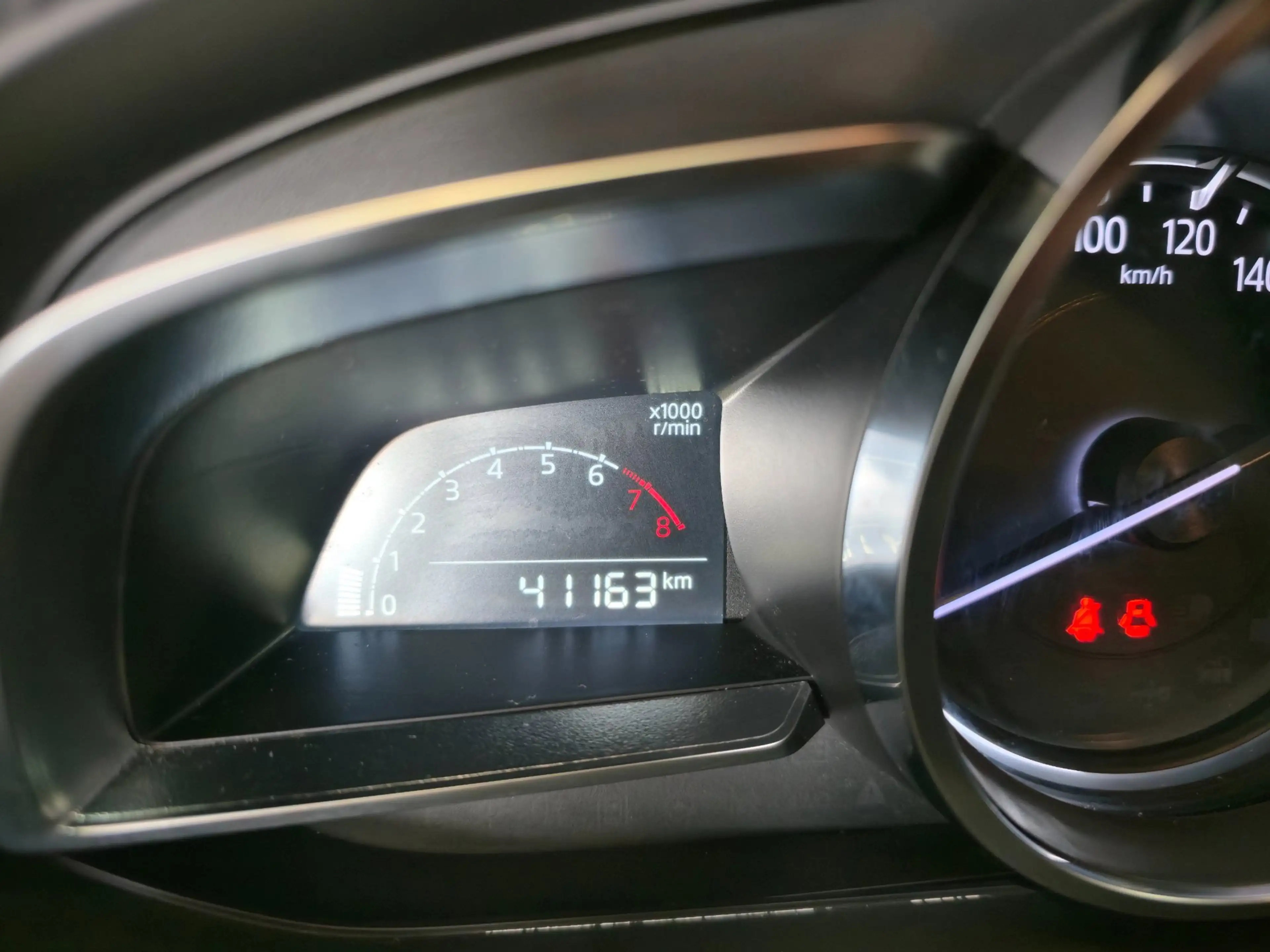 Mazda 2 1.5 Skyactiv-G Luxury — photo 6
