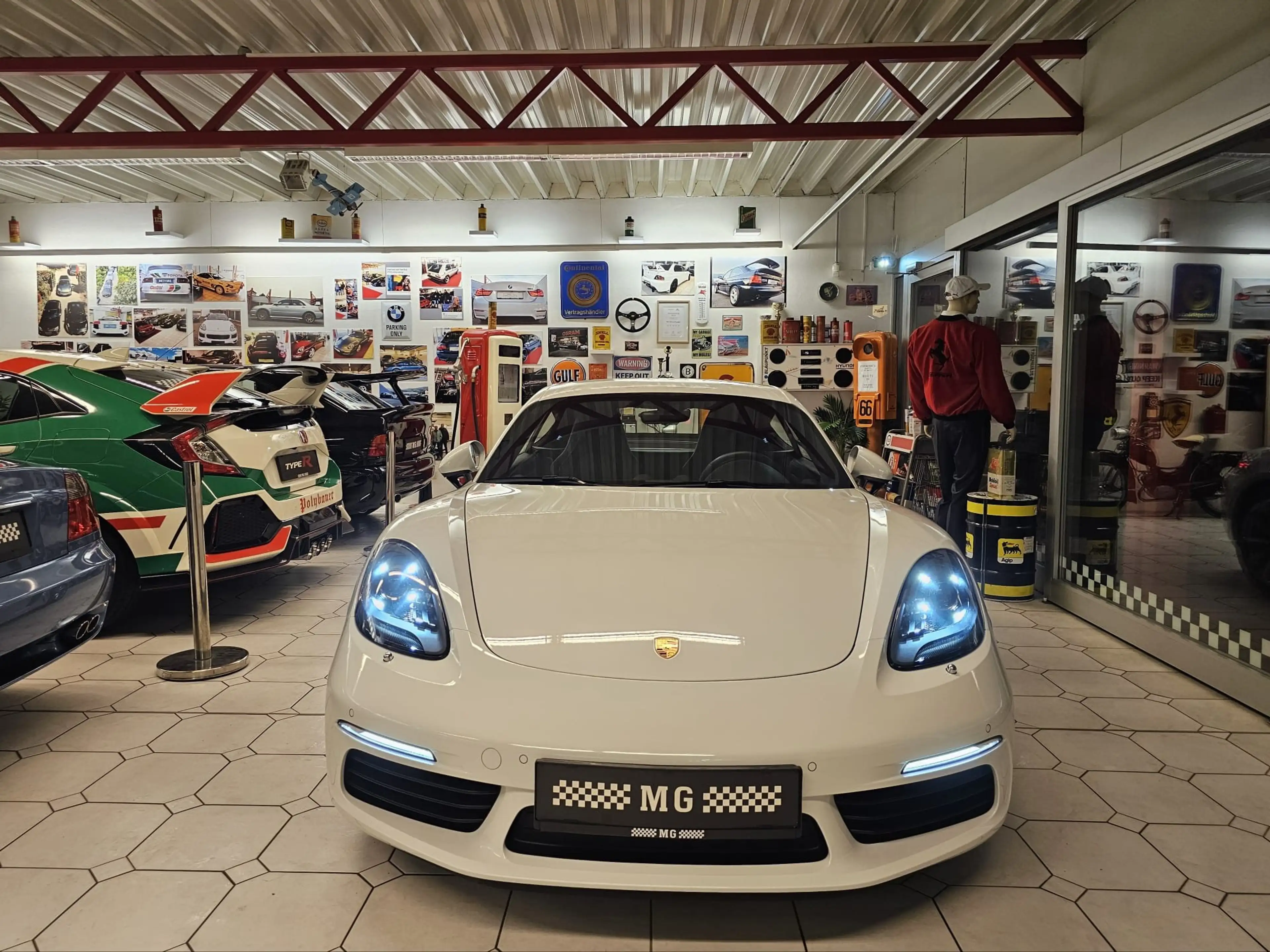 Porsche Cayman S — photo 6