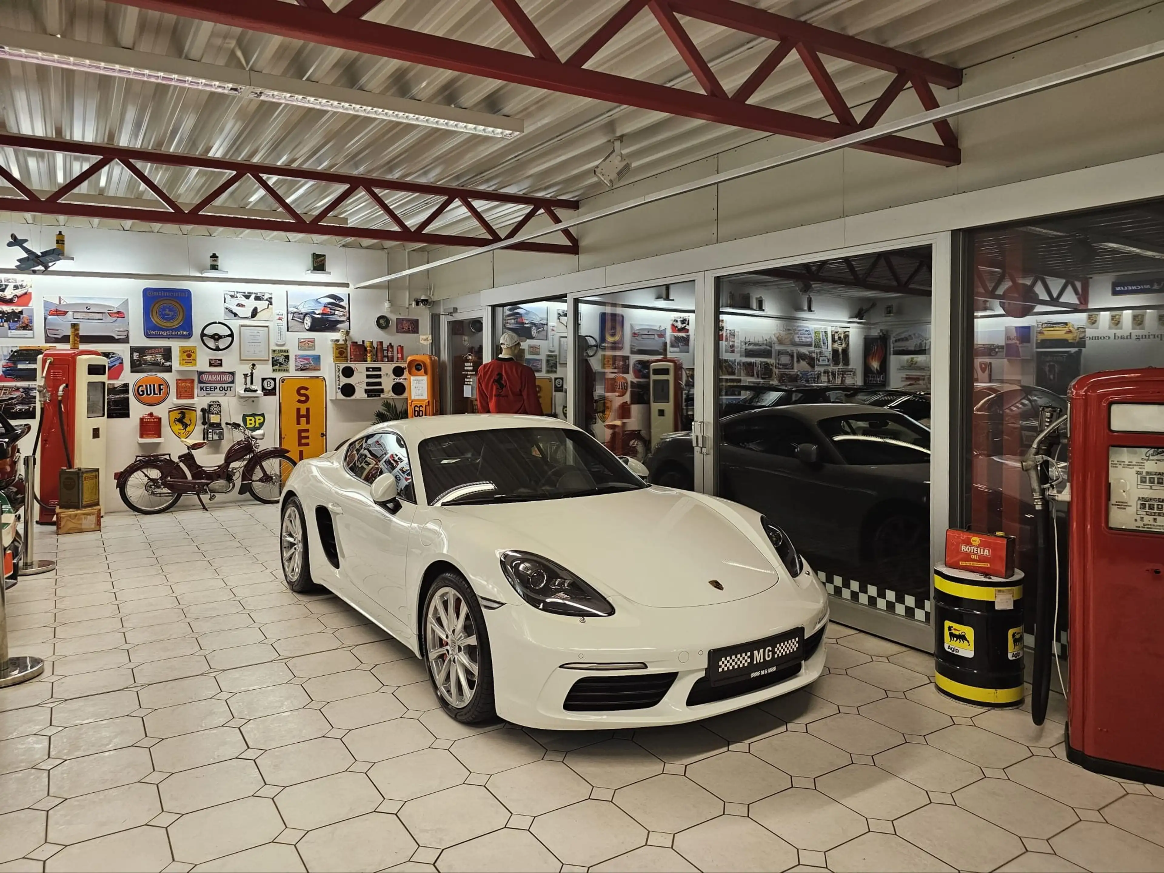 Porsche Cayman S — photo 7