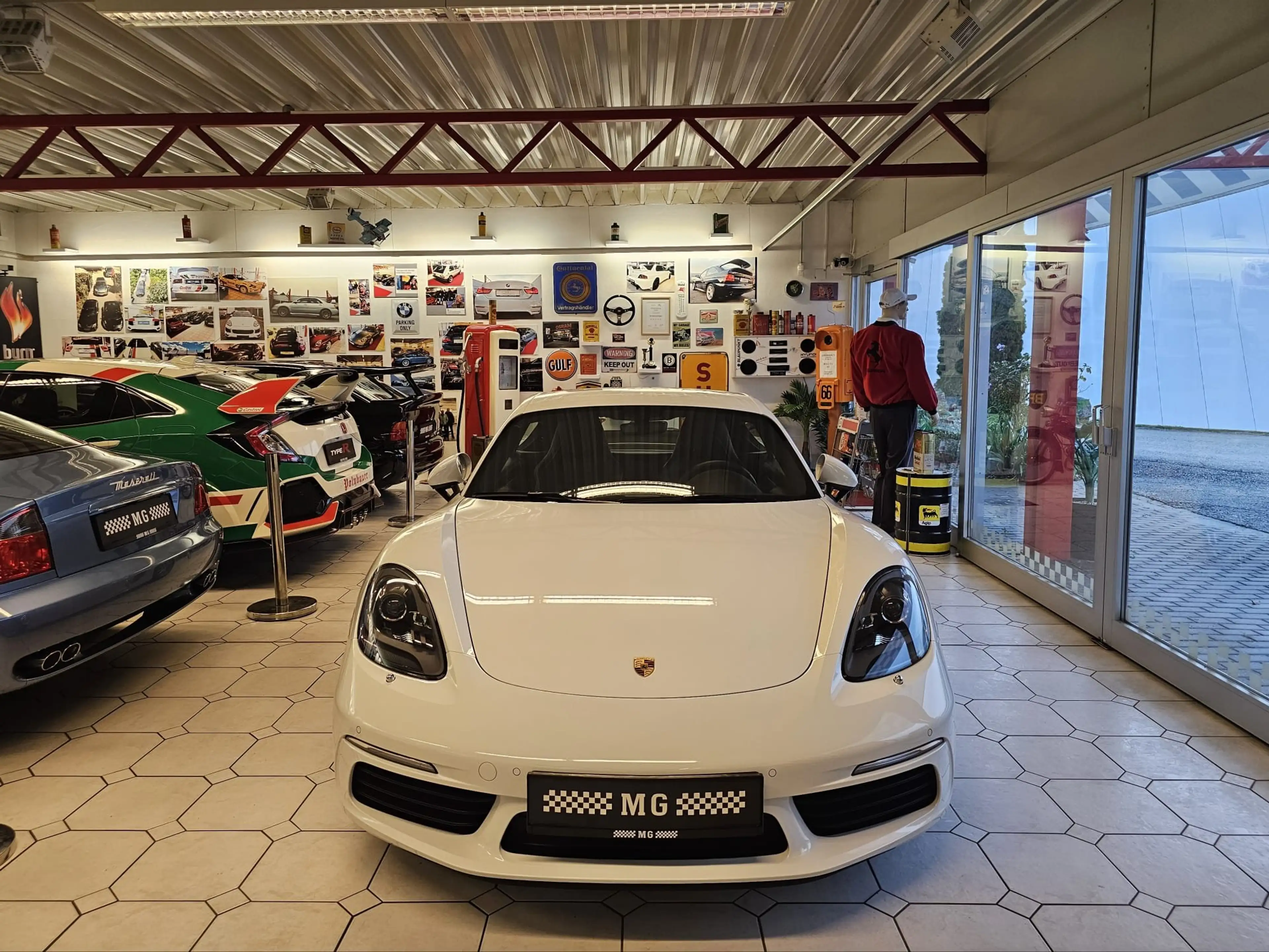 Porsche Cayman S — photo 4