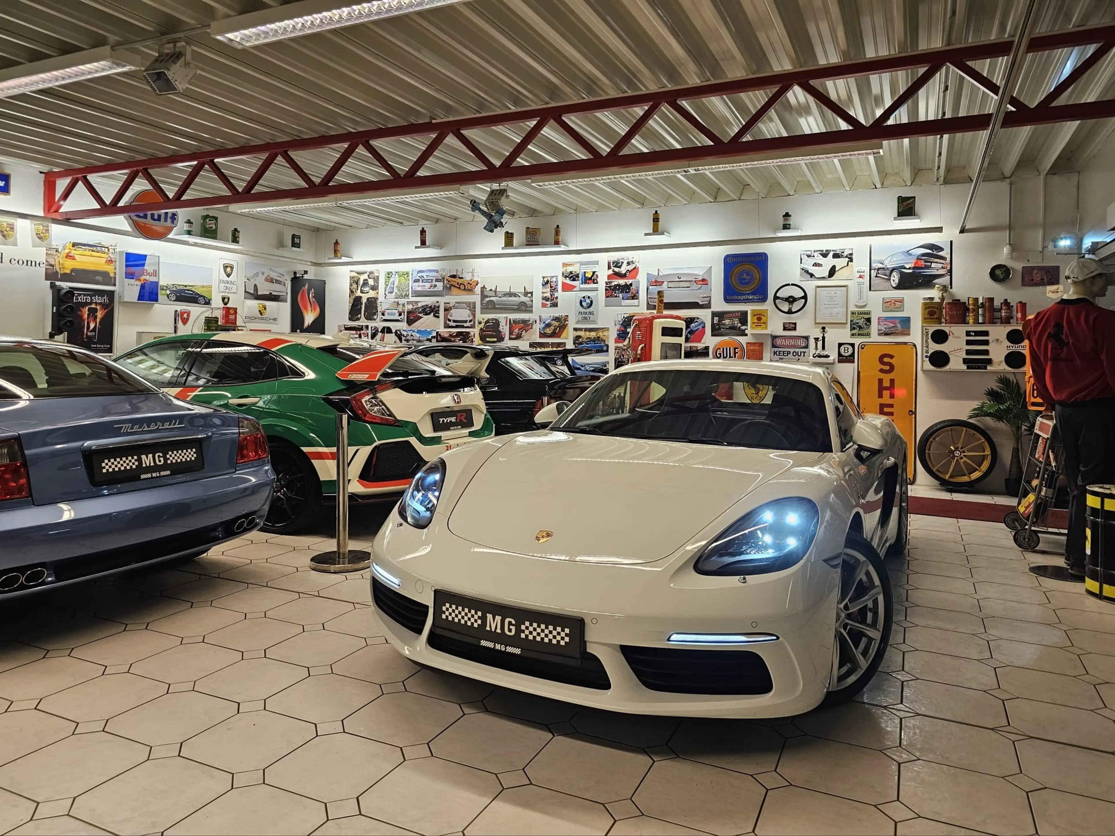 Porsche Cayman S — photo 2