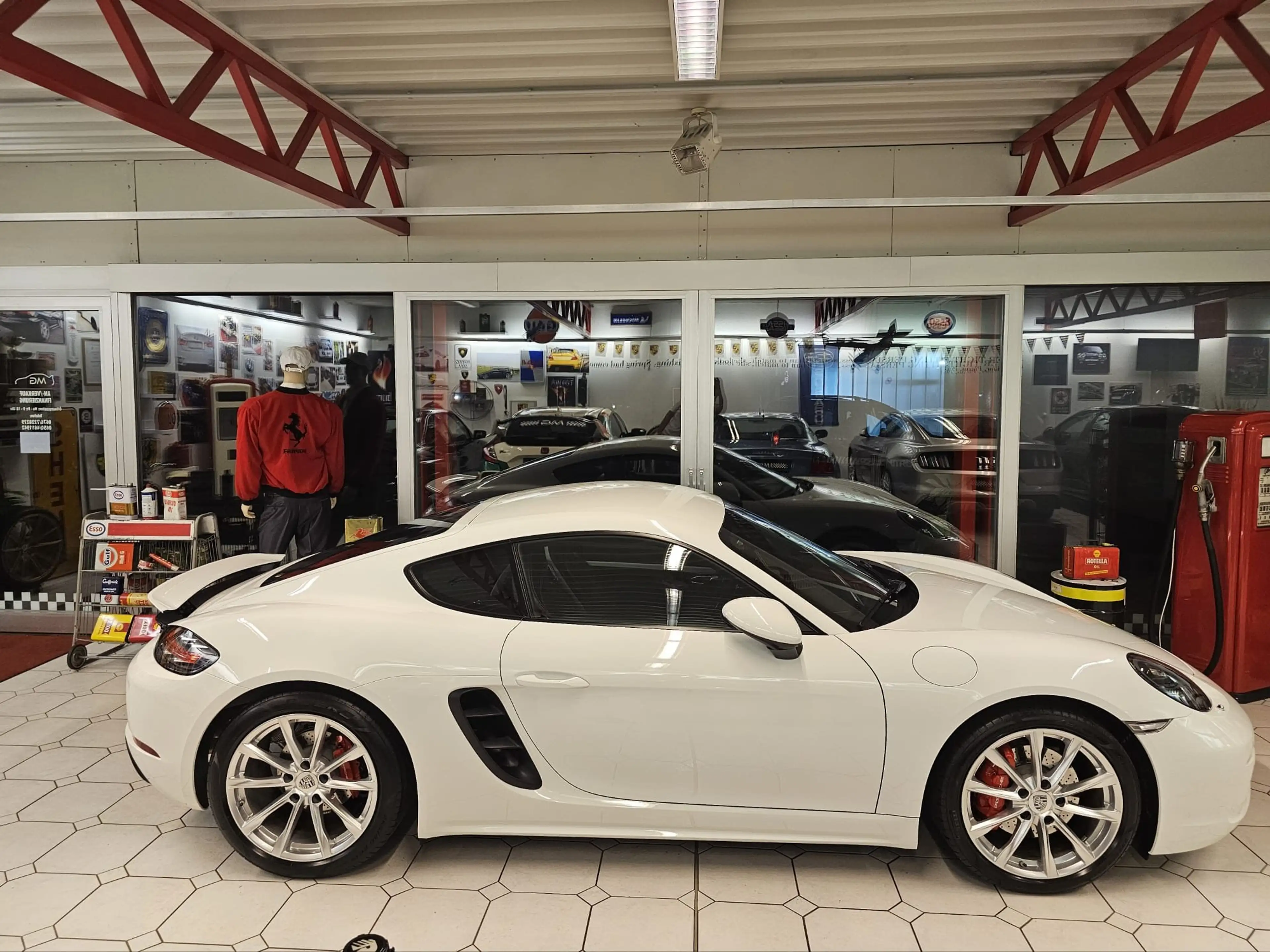 Porsche Cayman S — photo 11