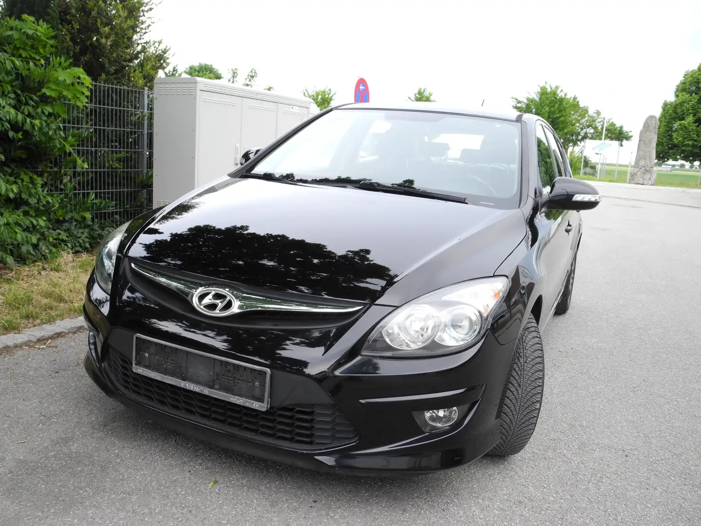 Hyundai i30 1.4 FIFA WM Edition Чорний - 1