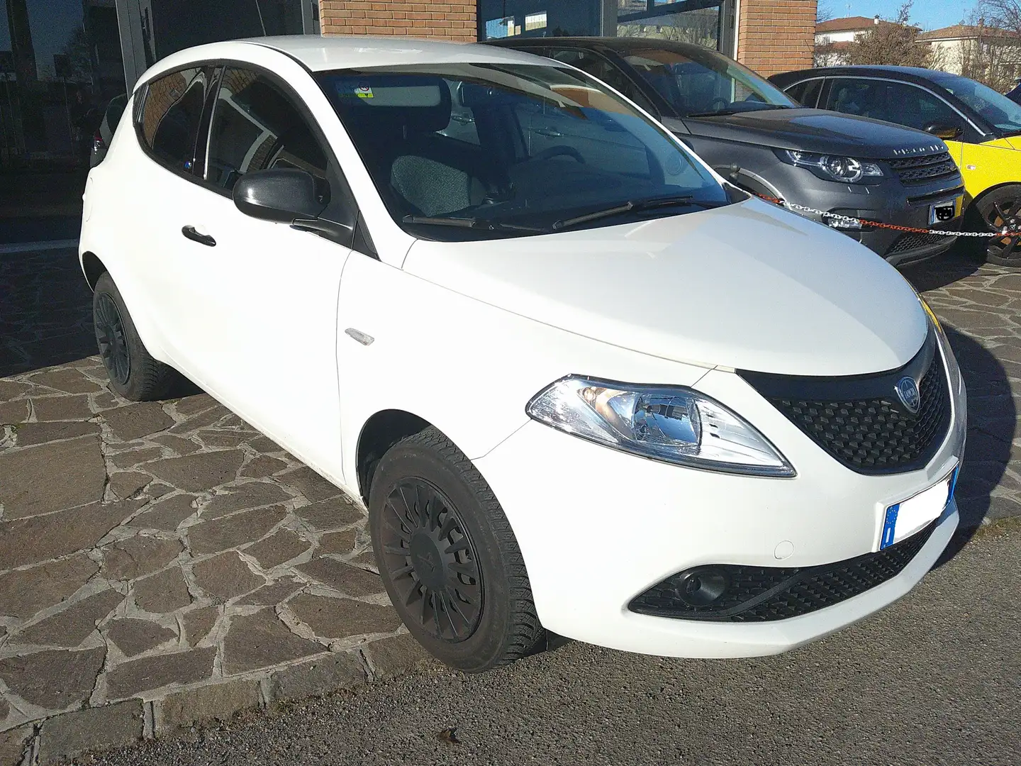 Lancia Ypsilon 0.9 t.air Elefantino Blu ecochic metano 85 cv Bianco - 1