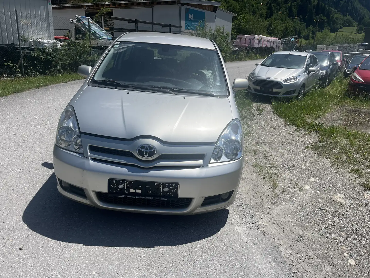 Toyota Corolla Verso Corolla Verso 2,2 D-4D 7 SITZE Linea Sol Grau - 2
