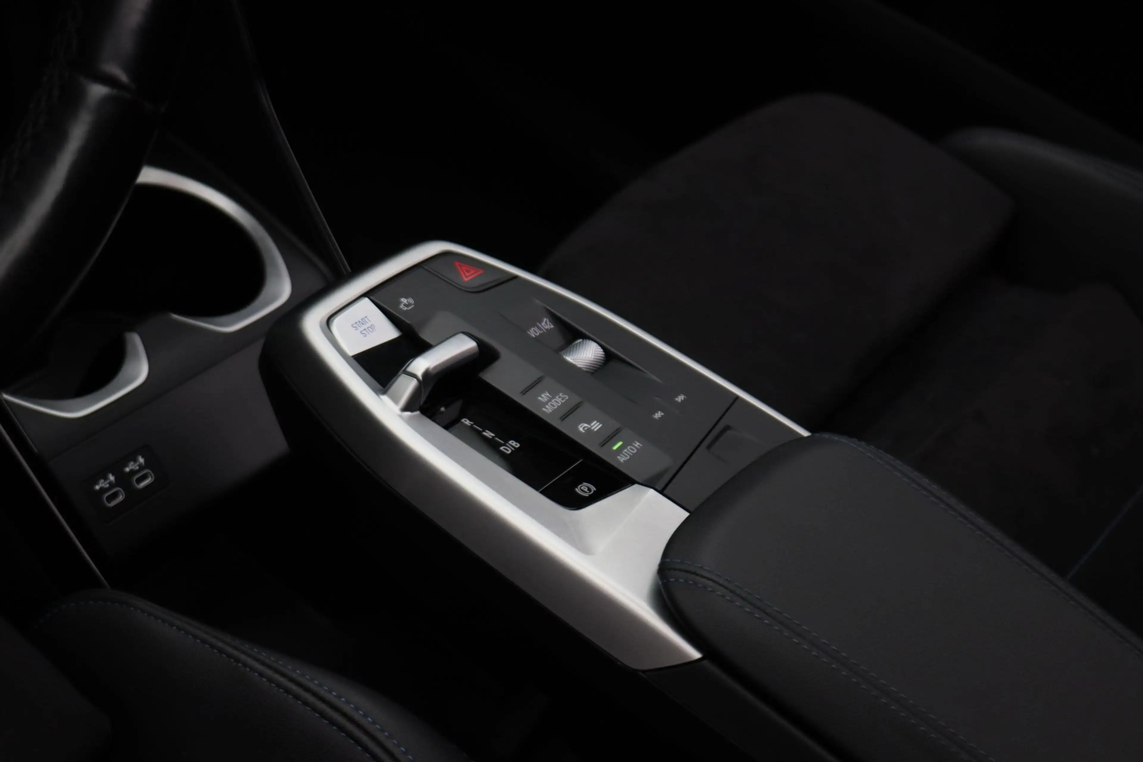 BMW iX1 xDrive30 67 kWh | Achteruitrijcamera |  Driving As — photo 14