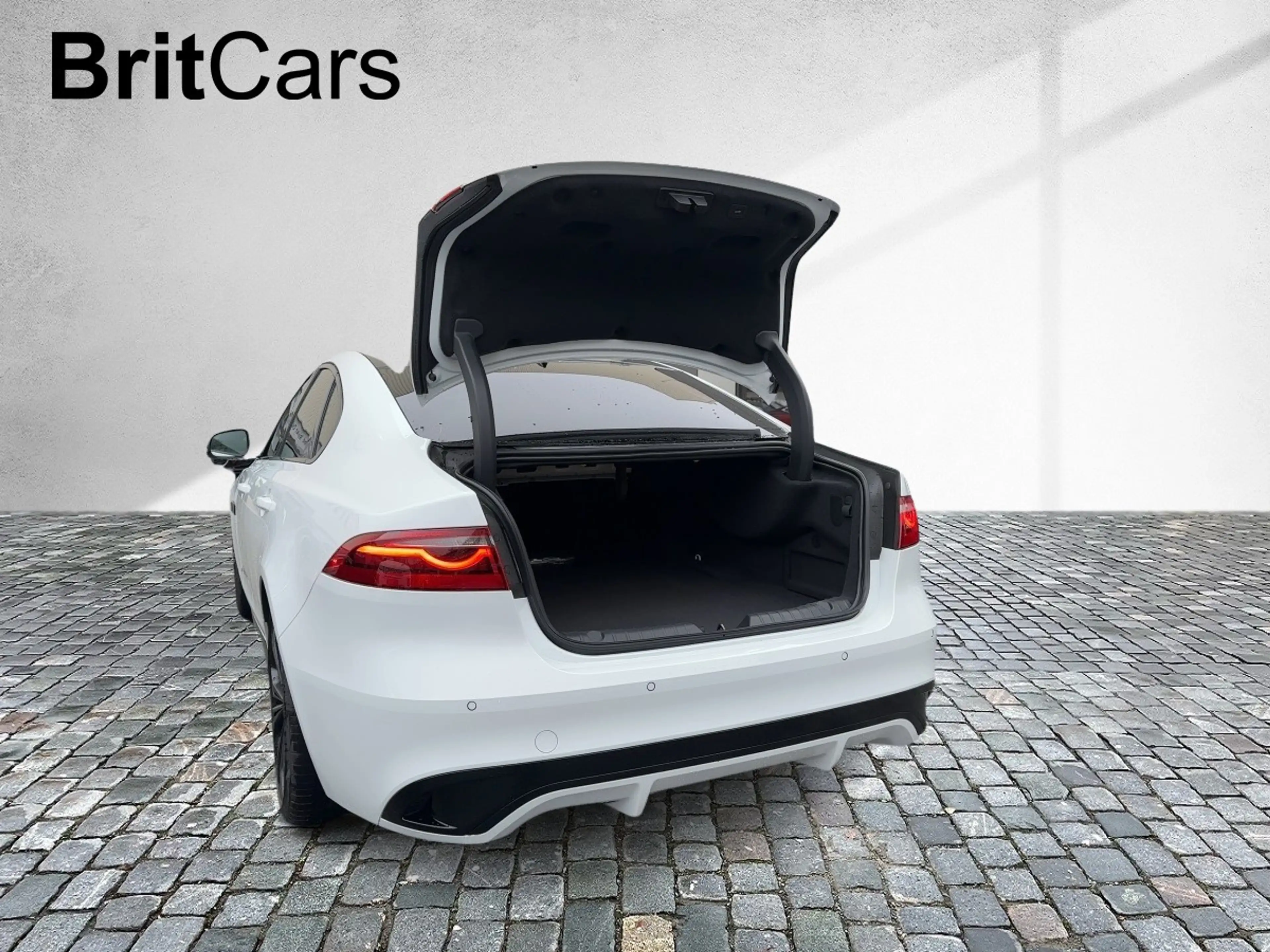 Jaguar XF Diesel D200 R-Dynamic SE WinterPak,Pano,20'' — photo 5