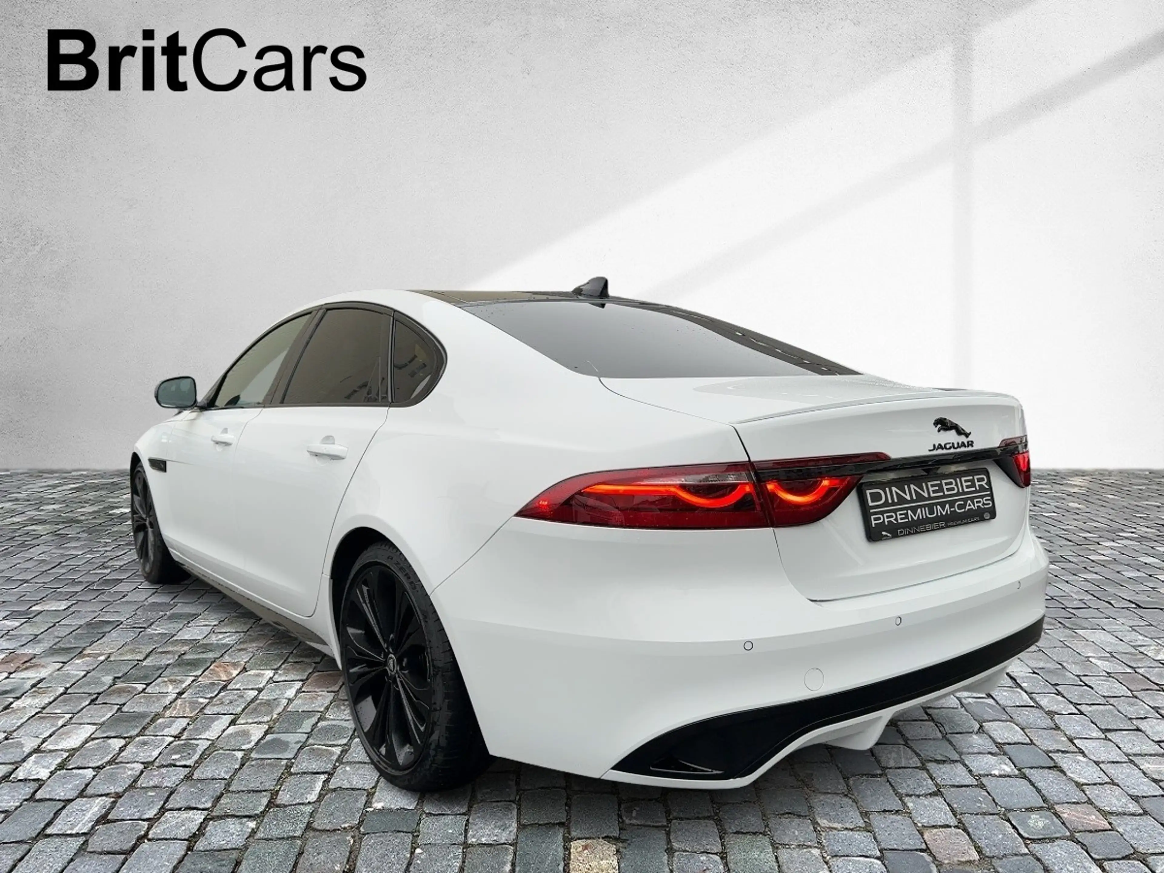 Jaguar XF Diesel D200 R-Dynamic SE WinterPak,Pano,20'' — photo 4