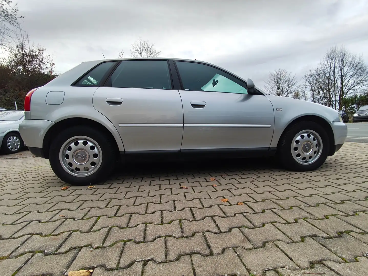 Audi A3 A3 1.6 Automatik Attraction/Wenig KM/Zahnriemen ne Argent - 2
