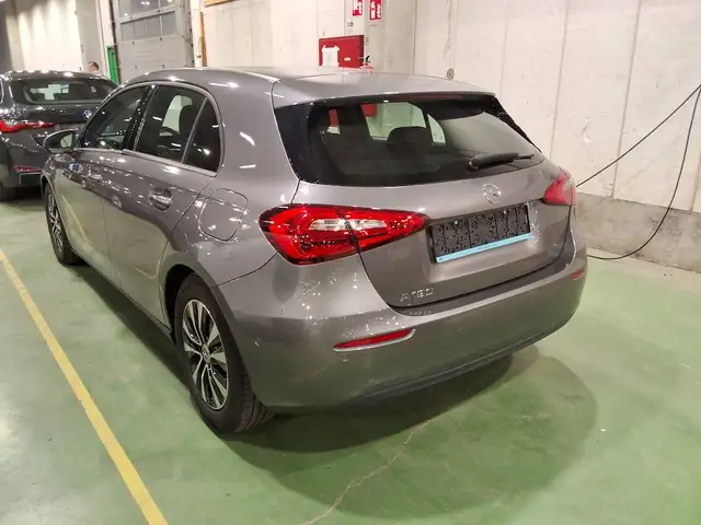 Mercedes-Benz A view 4