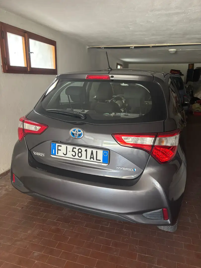 Toyota Yaris Yaris 5p 1.5h Active Grigio - 2