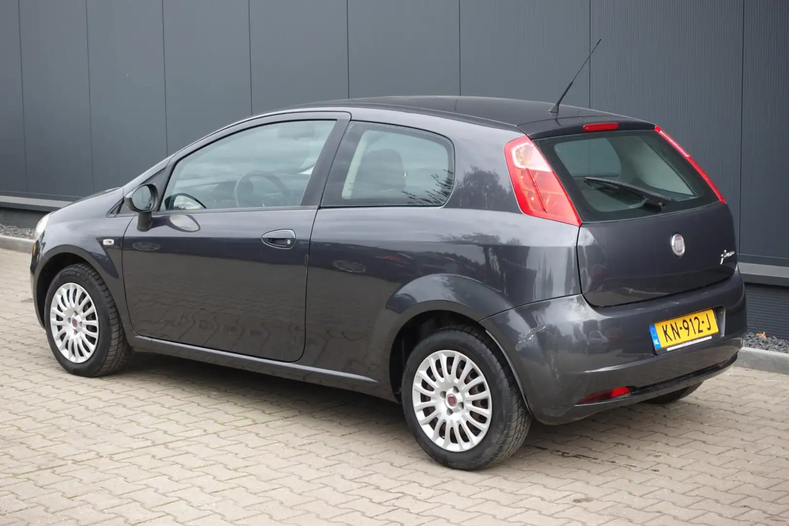 Fiat Grande Punto 1.2 Active Grijs - 2