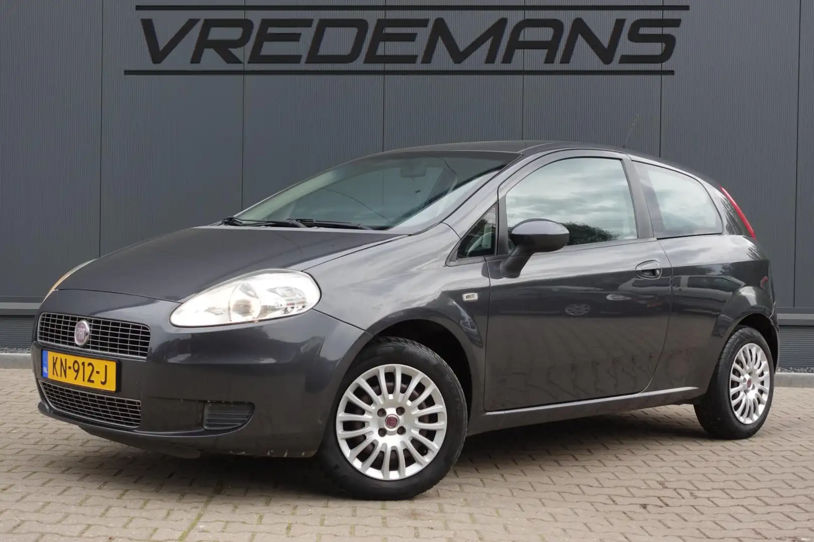 Fiat Grande Punto 1.2 Active Grijs - 1