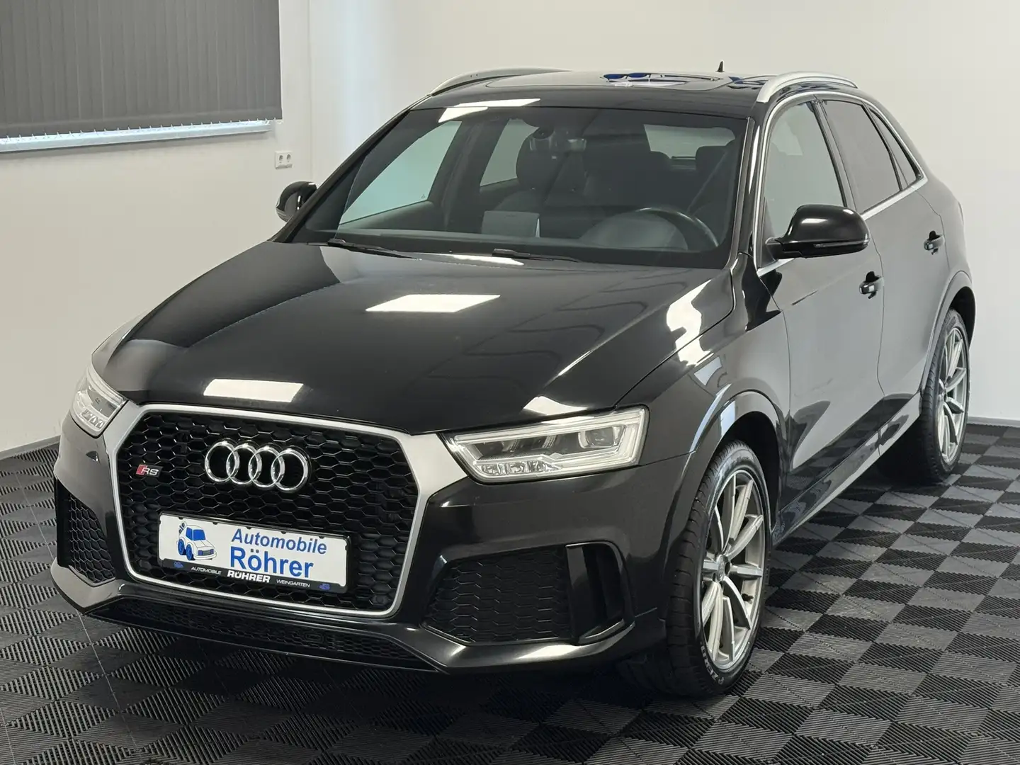 Audi RS Q3 2.5 TFSI quattro 2.Hand Pano Sport-AGA AHK Schwarz - 2