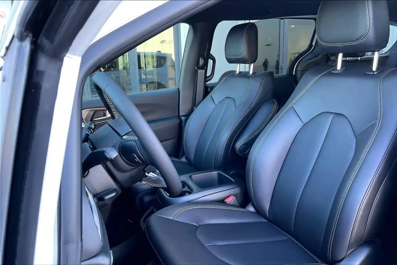 Chrysler Grand Caravan снимка Chrysler Grand Caravan