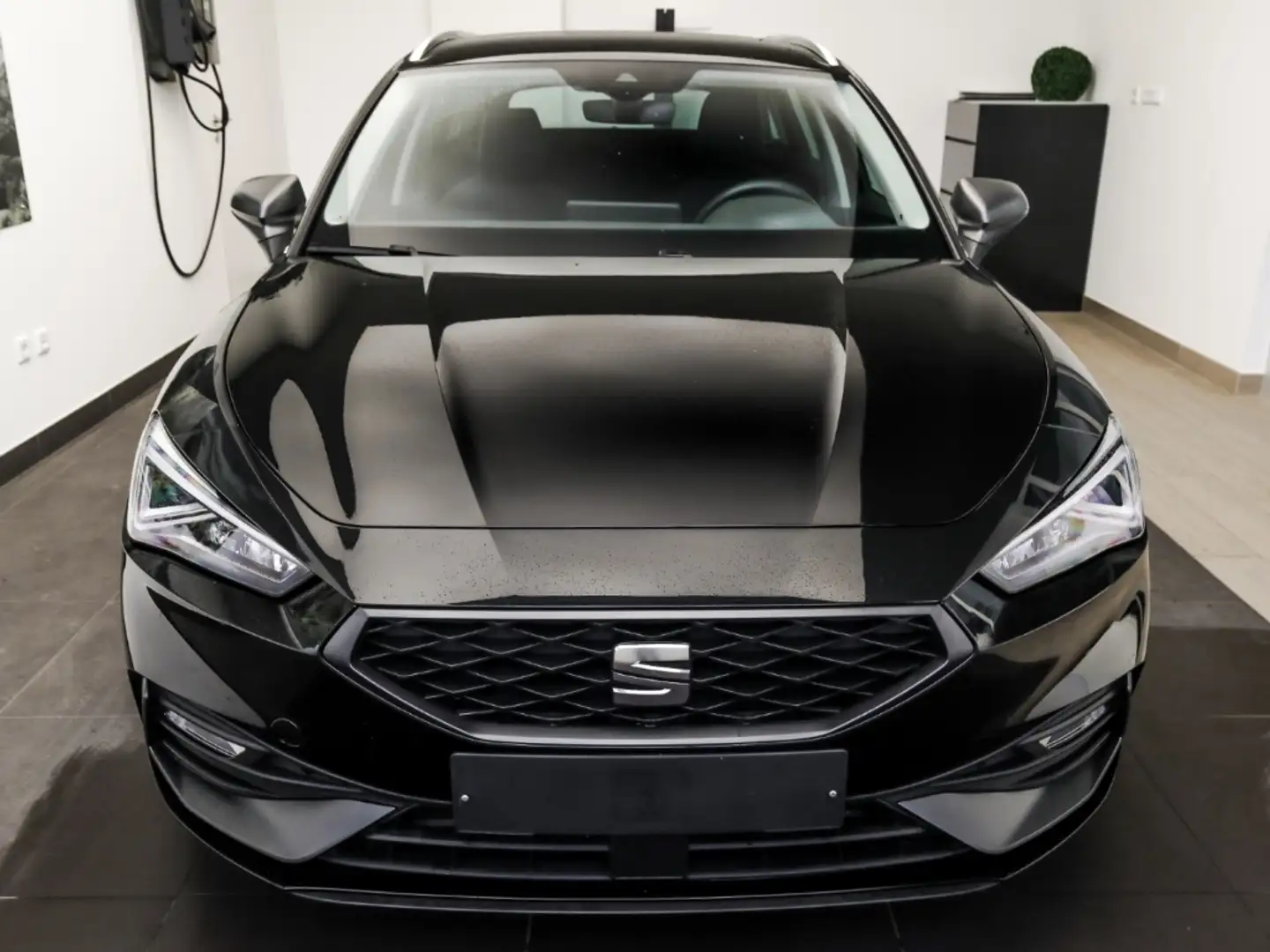 SEAT Leon Sportstourer 1.5 TSI FR Navi AHK LED Schwarz - 2