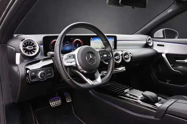 Mercedes-Benz 250 view 12