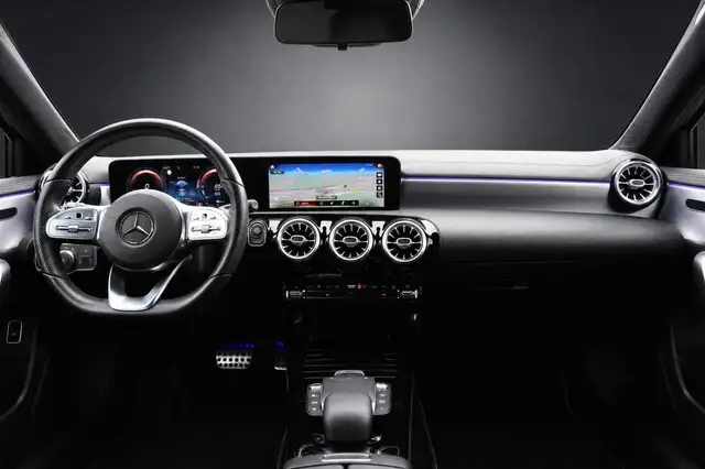 Mercedes-Benz 250 view 9