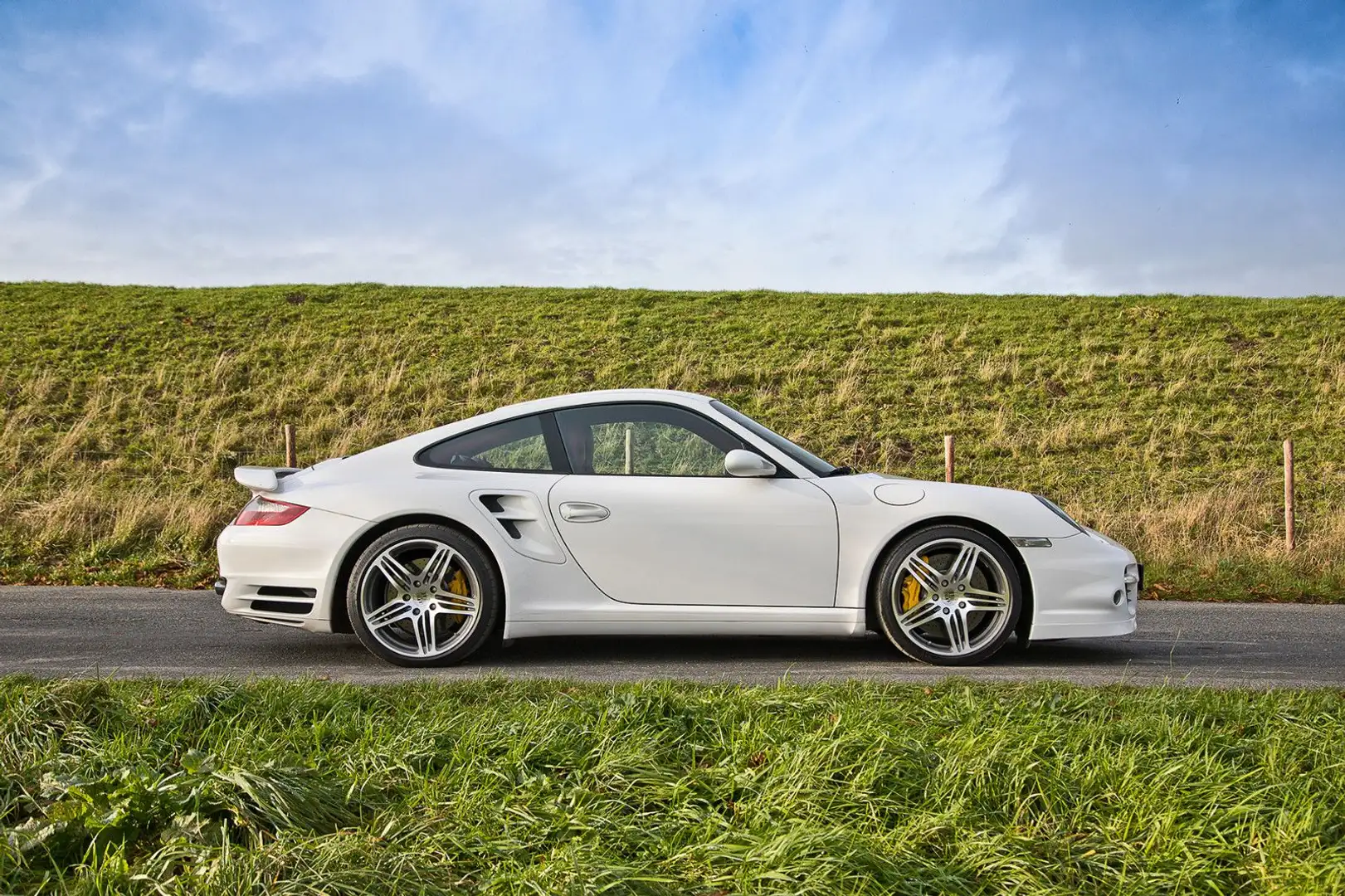 Porsche 997 Turbo Coupé Weiß - 1