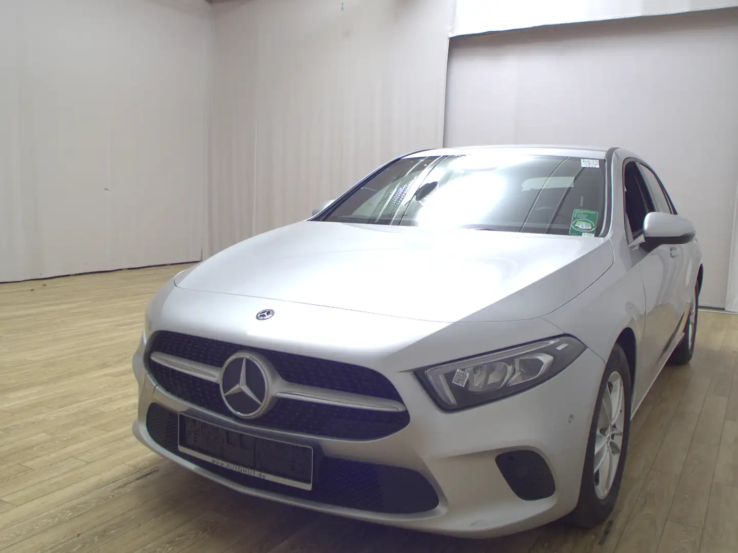 Mercedes-Benz A 200 d AHK Navi LED ACC KeyLess MBUX SpurH AUT Silber - 2